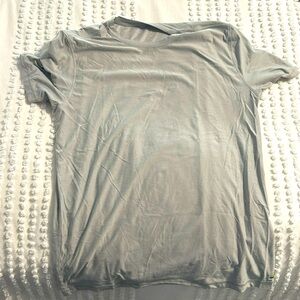 vuori large t shirt - worn once